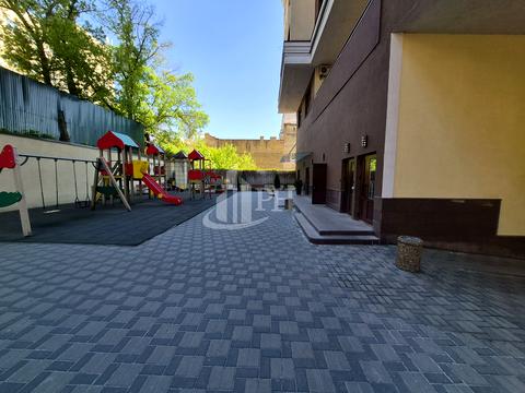 комерційна за адресою Гоголівська вул., 14