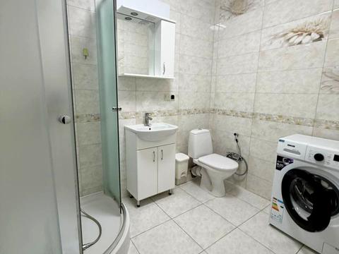комерційна за адресою Подільська вул., 58