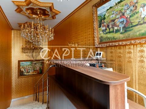 комерційна за адресою Анни Ахматової вул., 48