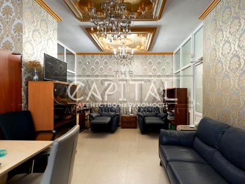 комерційна за адресою Анни Ахматової вул., 48