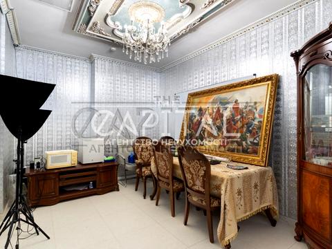 комерційна за адресою Анни Ахматової вул., 48