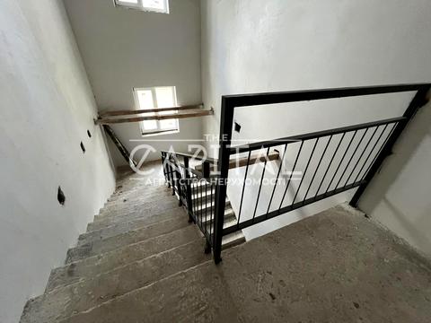 комерційна за адресою Бориса Гмирі вул., 16