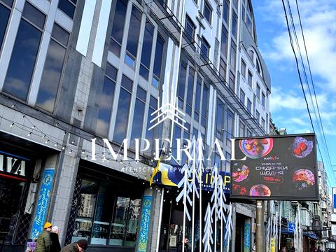 комерційна за адресою Велика Васильківська вул. (Червоноармійська), 72-А
