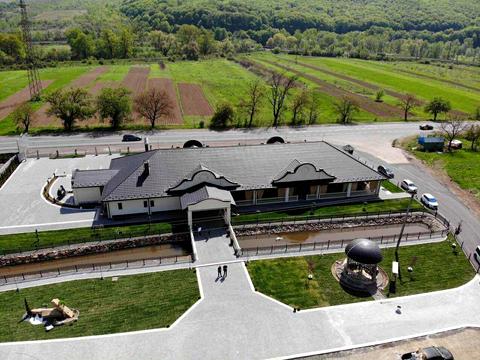 комерційна за адресою Карпатська, 5
