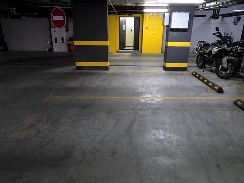 паркомісце за адресою Джона Маккейна вул. (Івана Кудрі), 3-А