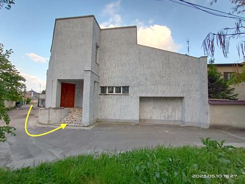 коммерческая по адресу 1-й Китобойный пер., 18