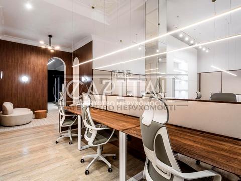 комерційна за адресою Саксаганського вул., 58