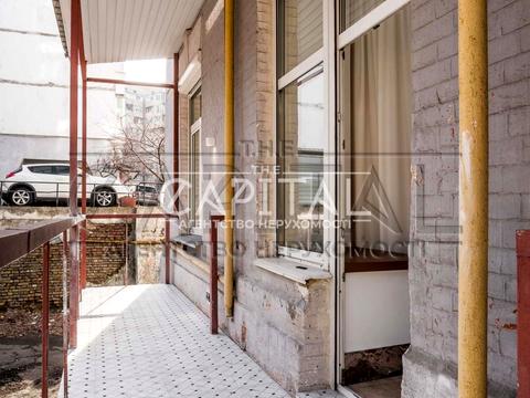 комерційна за адресою Саксаганського вул., 58