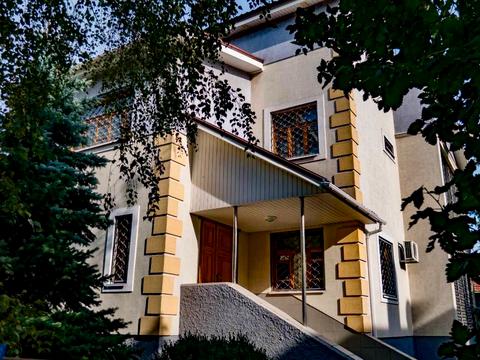 будинок за адресою Михайла Грушевського вул. (Карла Лібкнехта), 33