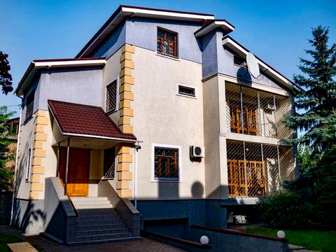 будинок за адресою Михайла Грушевського вул. (Карла Лібкнехта), 33