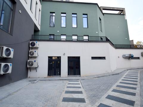комерційна за адресою Доли вул., 9