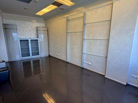 комерційна за адресою Королеви Єлизавети ІІ вул. (Глинки), 2