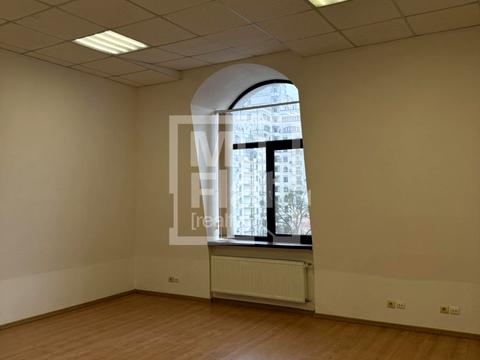 комерційна за адресою Софіївська вул., 18
