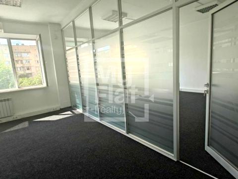 комерційна за адресою Варязький пров., 4в