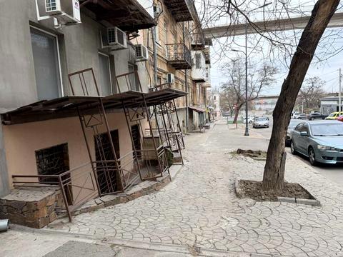 комерційна за адресою Військовий узвіз, 8