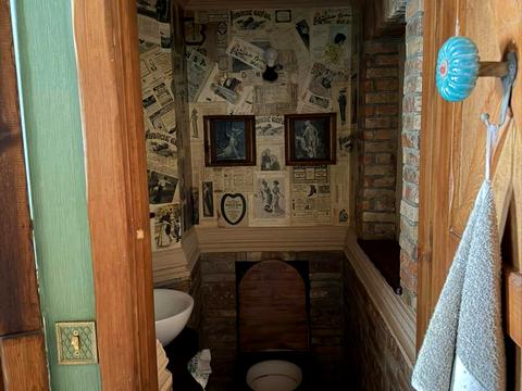 комерційна за адресою Військовий узвіз, 8