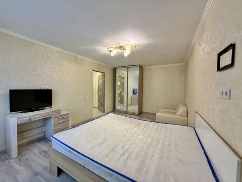 квартира за адресою Героїв Крут бульв. (Героїв Сталінграду), 9-А