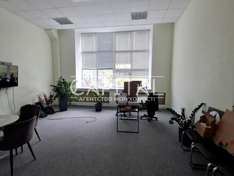 комерційна за адресою Василя Яна вул., 16