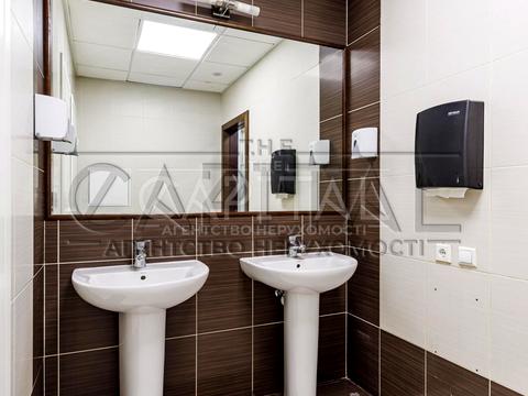 комерційна за адресою Жилянська вул., 7