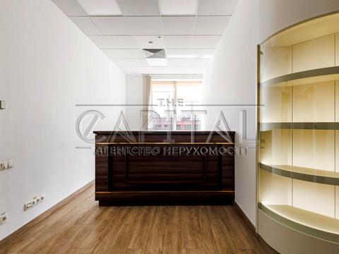 комерційна за адресою Жилянська вул., 7