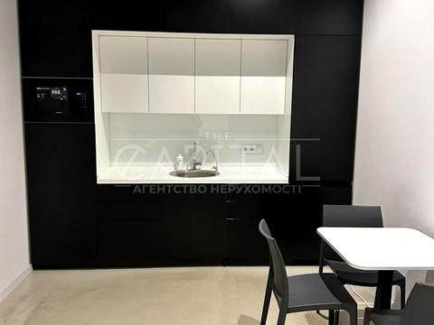 комерційна за адресою Лесі Українки бульв., 7-Б