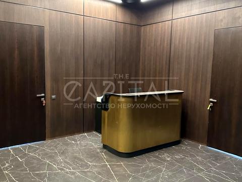 комерційна за адресою Лесі Українки бульв., 7-Б
