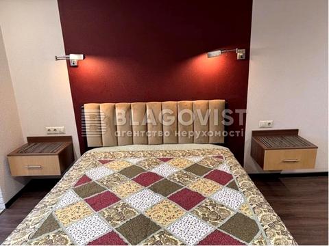 квартира за адресою Анни Ахматової вул., 25