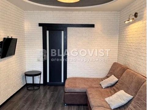 квартира за адресою Анни Ахматової вул., 25