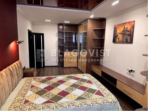 квартира за адресою Анни Ахматової вул., 25