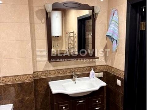 квартира за адресою Анни Ахматової вул., 25