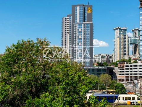 комерційна за адресою Михайла Бойчука вул. (Кіквідзе), 41-Б
