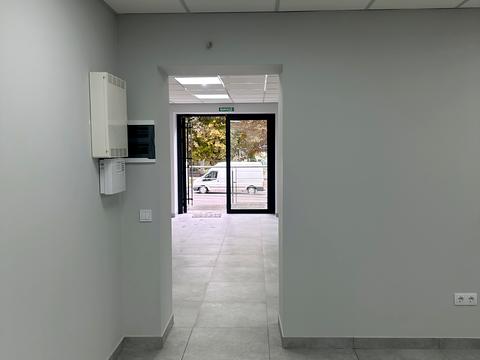 комерційна за адресою Рівненська вул., 105