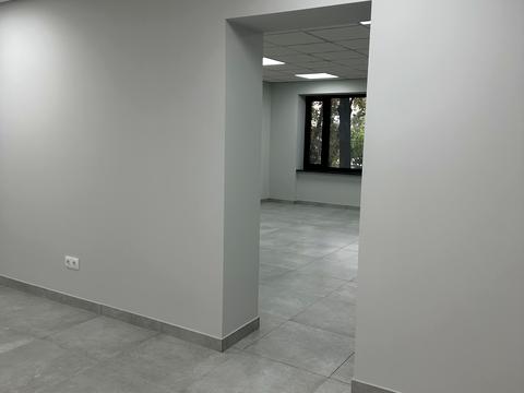 комерційна за адресою Рівненська вул., 105