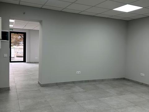 комерційна за адресою Рівненська вул., 105