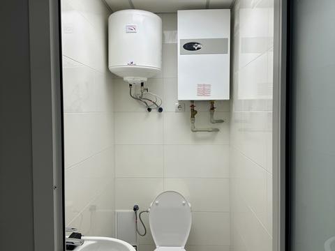 комерційна за адресою Рівненська вул., 105