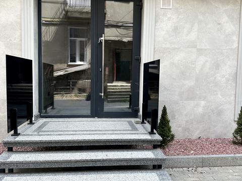 комерційна за адресою Лесі Українки вул., 18