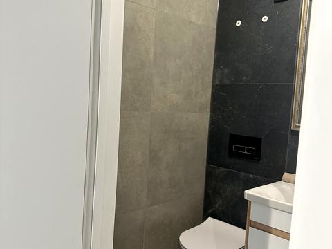 комерційна за адресою Лесі Українки вул., 18