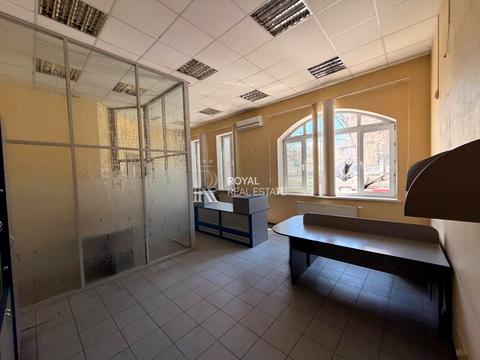 комерційна за адресою Почайнинська вул., 25/49