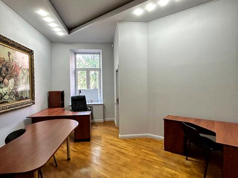 комерційна за адресою Михайла Коцюбинського вул., 5