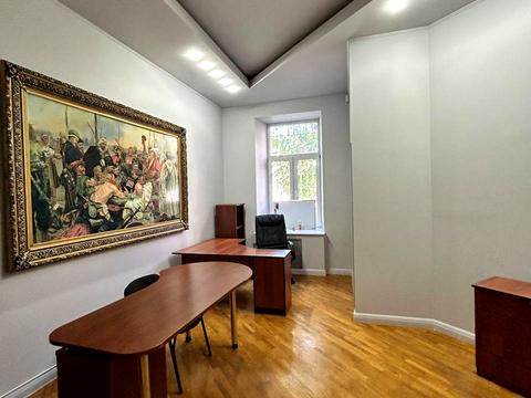 комерційна за адресою Михайла Коцюбинського вул., 5