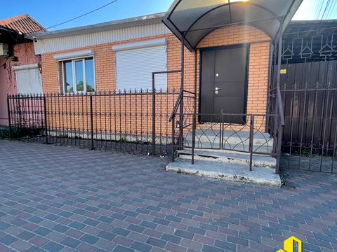 комерційна за адресою Залізнична вул., 68