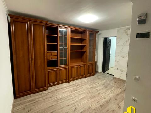 комерційна за адресою Залізнична вул., 68