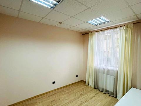 комерційна за адресою Якова Головацького вул., 10