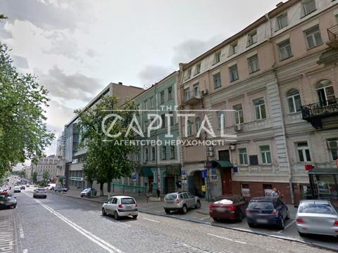 комерційна за адресою Володимирська вул., 42