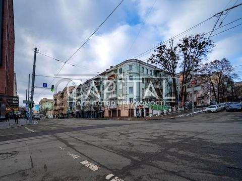 комерційна за адресою Саксаганського вул., 42