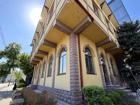 комерційна за адресою Генерала Алмазова вул. (Кутузова), 12