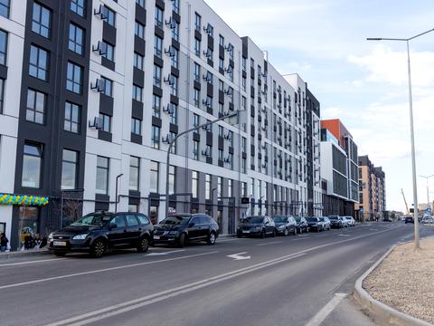 комерційна за адресою В'ячеслава Чорновола вул., (Будинок 37)