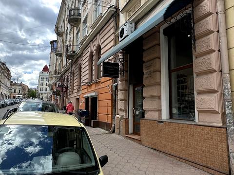комерційна за адресою Заньковецької вул., 17