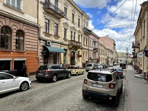 комерційна за адресою Заньковецької вул., 17