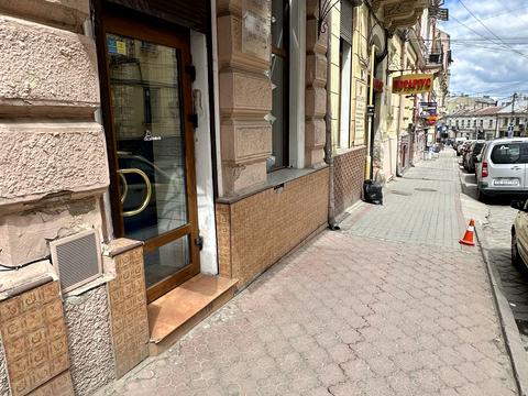 комерційна за адресою Заньковецької вул., 17